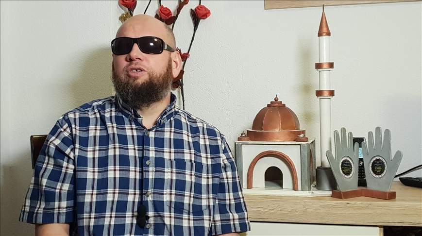 Mufid Kozlić, slijepi graditelj maketa džamija: Odmaram se i uživam u radionici